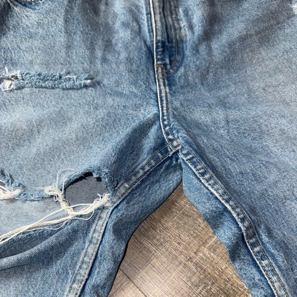 Zara (10) Distressed Denim Jeans - Picture 3 of 8